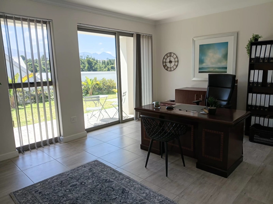 To Let 1 Bedroom Property for Rent in Kraaibosch Western Cape